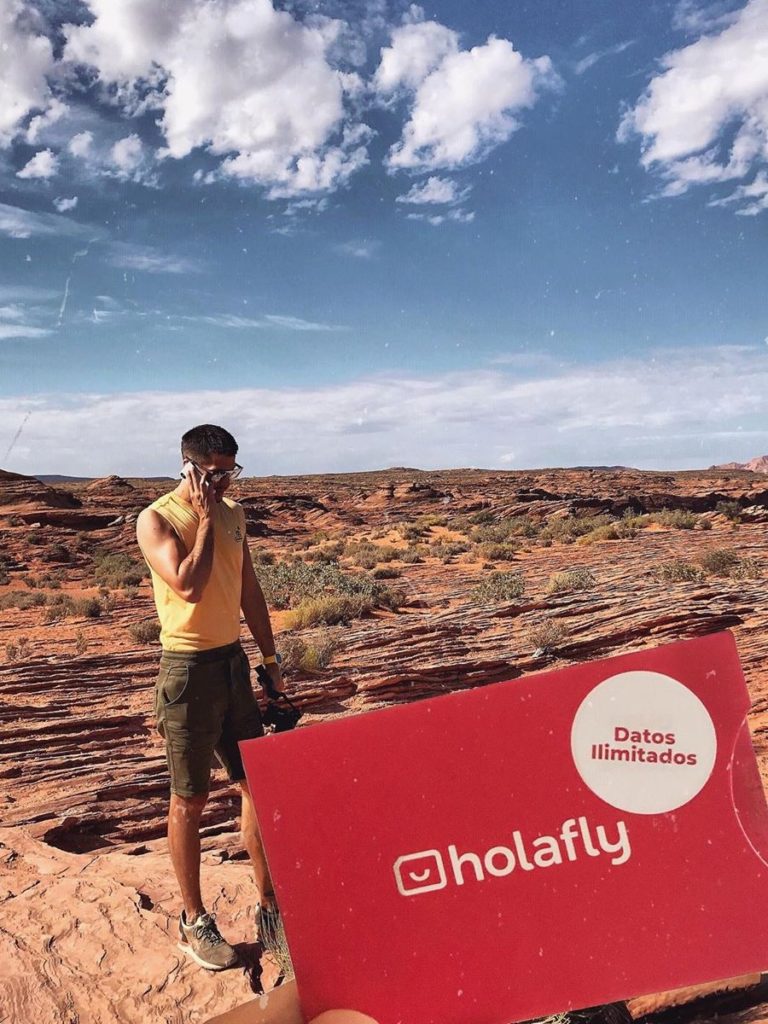 Arizona, Estados Unidos viajero realizando llamadas en EEUU