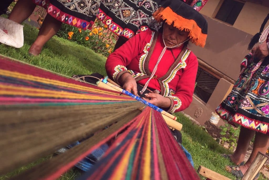 Tejedora pisac comunidad Amaru Valle Sagrado de los Incas
