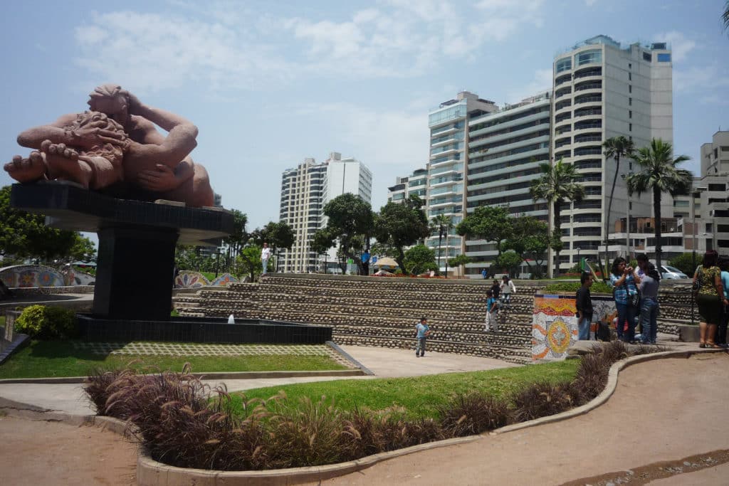 Monumento "El Beso" en el Parque del Amor, Lima, qué ver en Perú