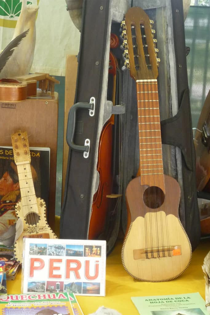 Charango, instrumento que ver en Perú