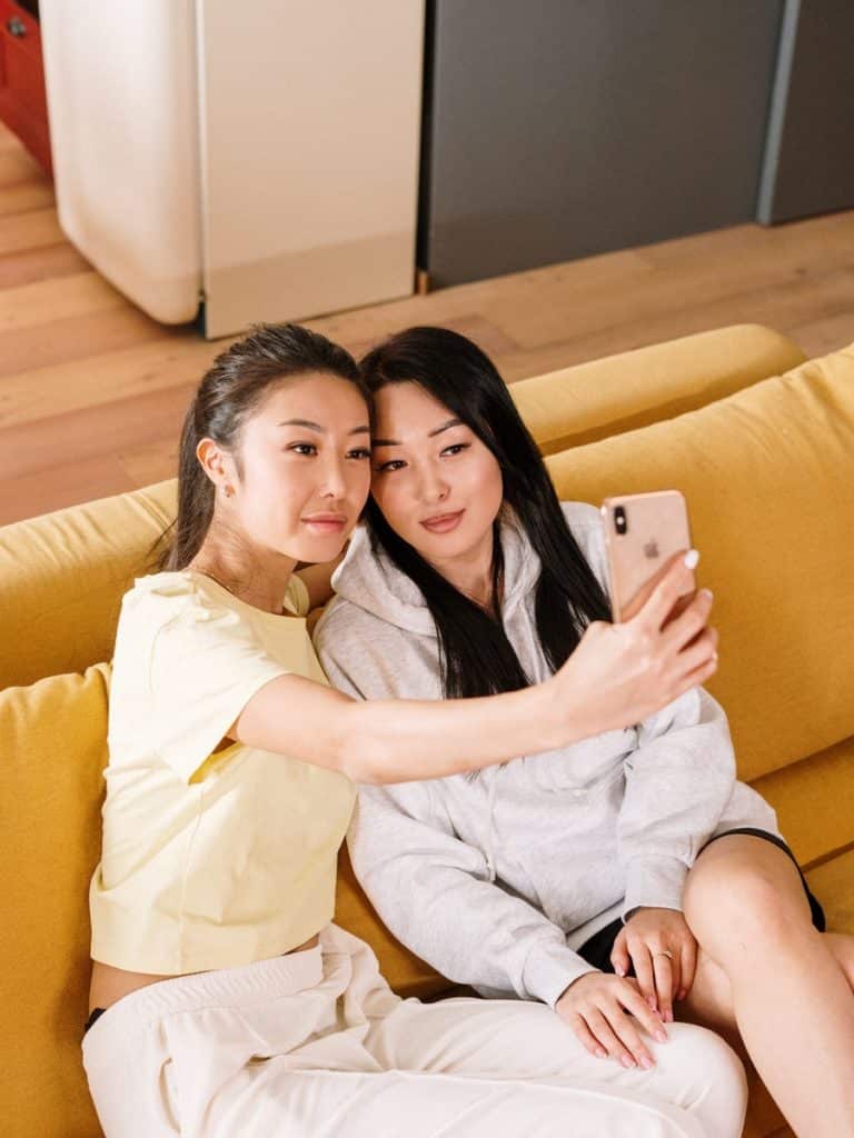 Selfie de dos amiga