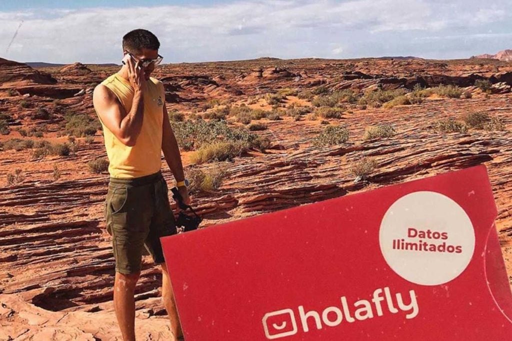 roaming en arizona eeuu turista realizando llamada con sim prepago